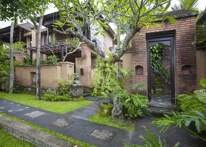 Bebek Tepi Sawah Restaurant & 3*